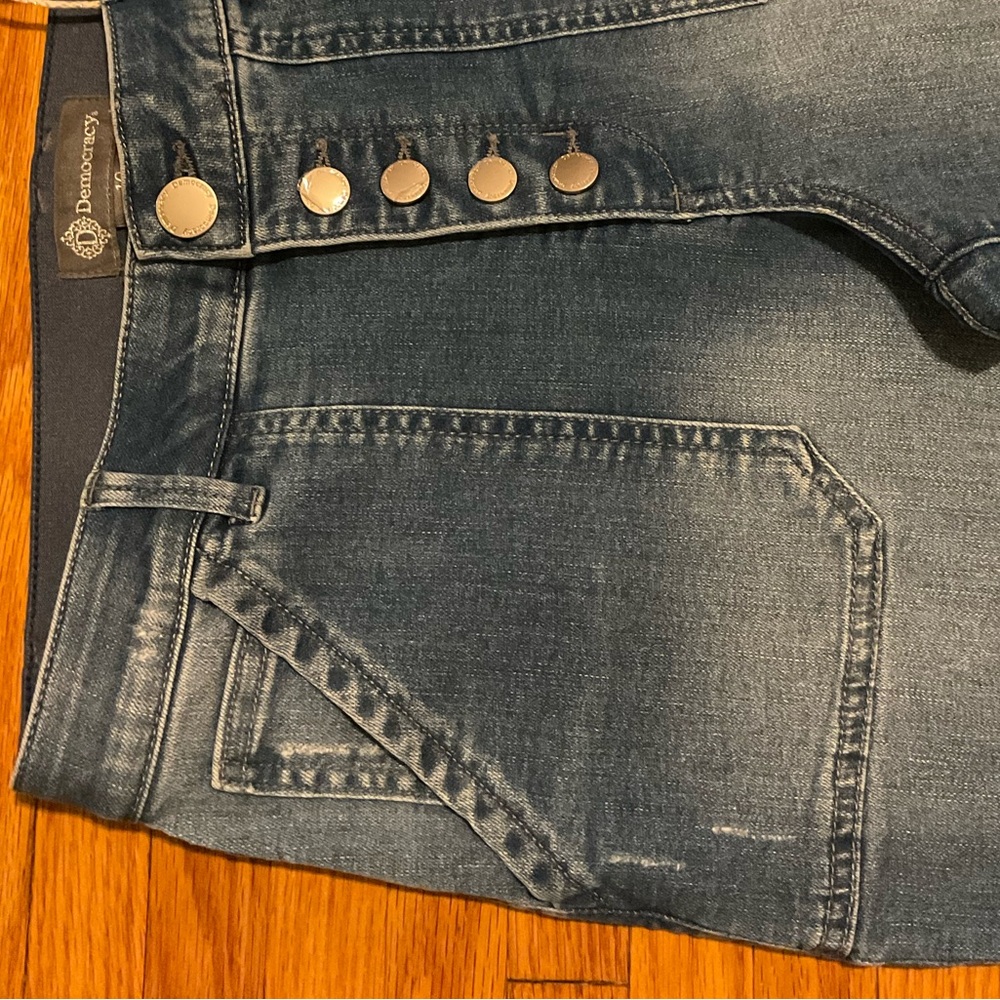 Democracy Wide-Leg High Rise Jeans in Medium Blue - Picture 4 of 7